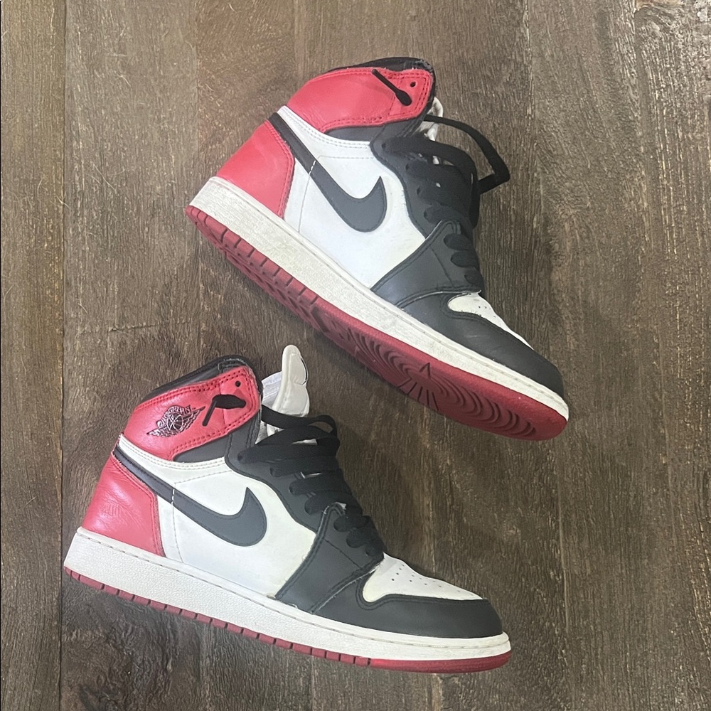 Jordan 1 Black toe